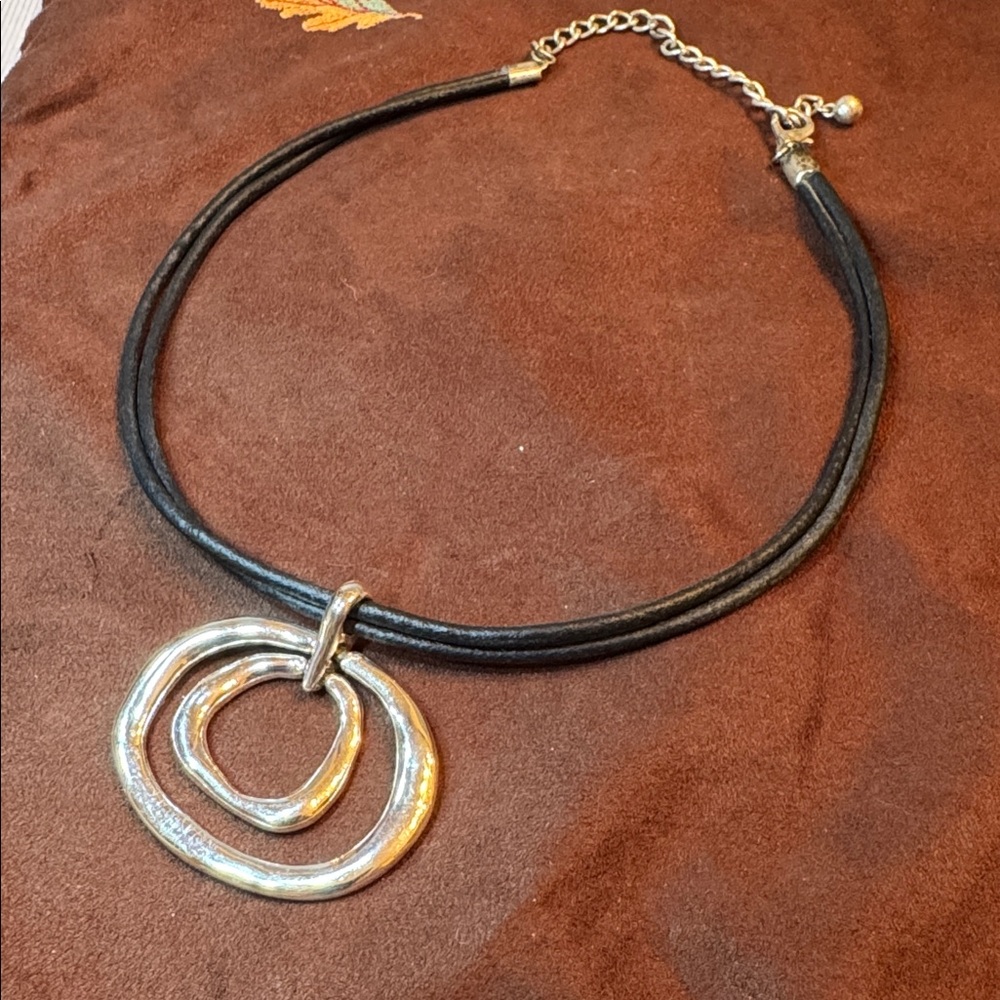 CHICO’S Statement Necklace up to 20” extender chrome w/leather 🐈‍⬛